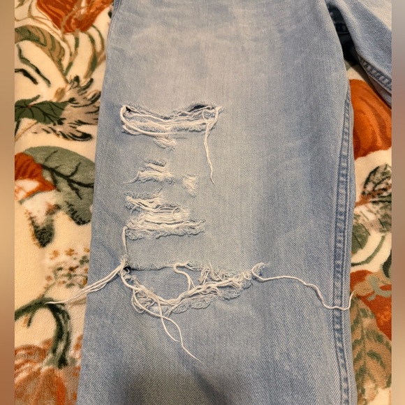 Women’s Abercrombie & Fitch high rise mom jeans signature collection - Picture 5 of 11